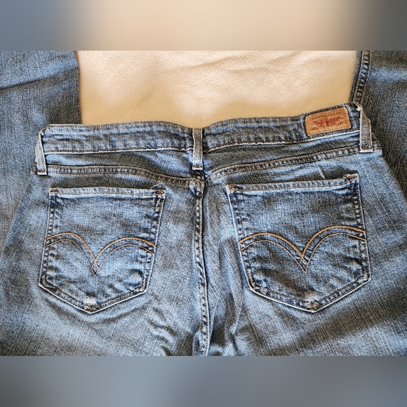 EUC Levi's Too Superlow 524 Boot Cut Jeans - Picture 2 of 5